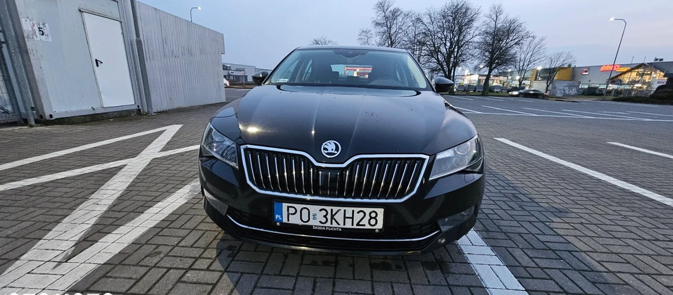 Skoda Superb cena 87900 przebieg: 197600, rok produkcji 2019 z Kołobrzeg małe 436